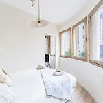 Modern Family Suite With 3 Bedrooms And 2 Bathrooms For 6 People