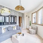 Modern Family Suite With 3 Bedrooms And 2 Bathrooms For 6 People