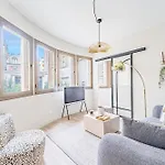 Modern Family Suite With 3 Bedrooms And 2 Bathrooms For 6 People