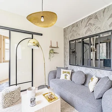 Modern Family With 3 Bedrooms And 2 Bathrooms For 6 People Parigi