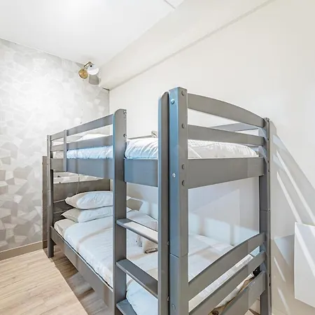 Modern Family With 3 Bedrooms And 2 Bathrooms For 6 People Parigi