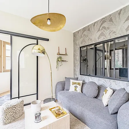 Modern Family With 3 Bedrooms And 2 Bathrooms For 6 People Parigi