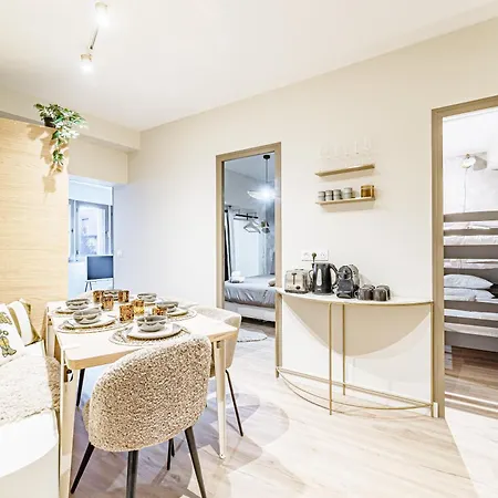 Modern Family With 3 Bedrooms And 2 Bathrooms For 6 People Appartamento *