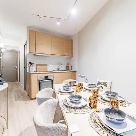 Modern Family With 3 Bedrooms And 2 Bathrooms For 6 People * Parigi