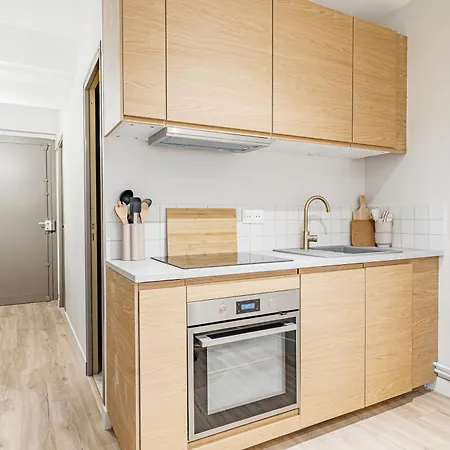 Modern Family With 3 Bedrooms And 2 Bathrooms For 6 People Appartamento Parigi